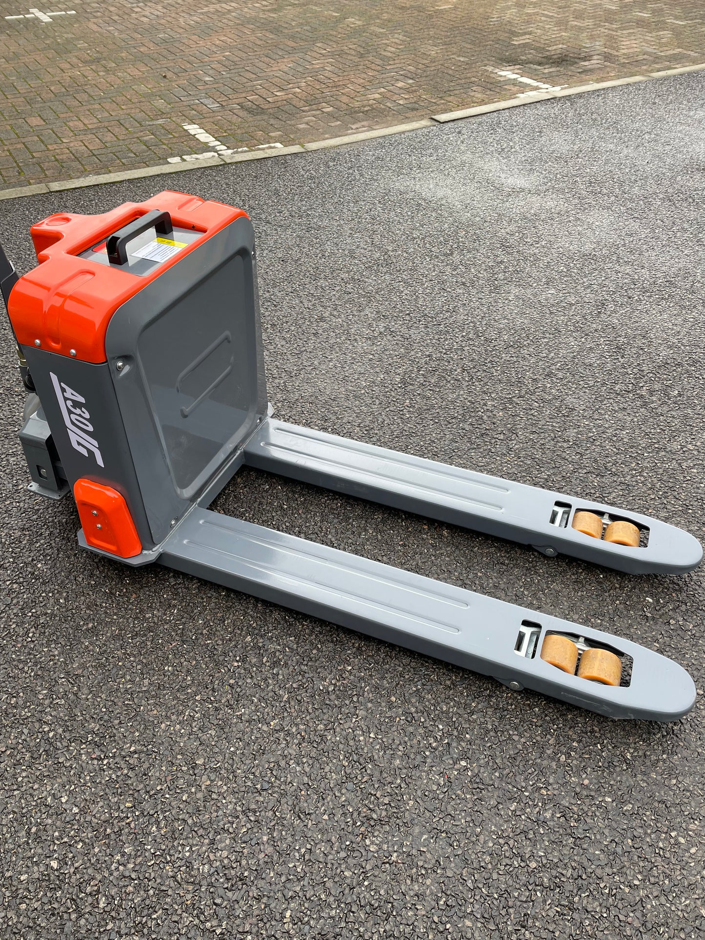 Pallet truck full electric