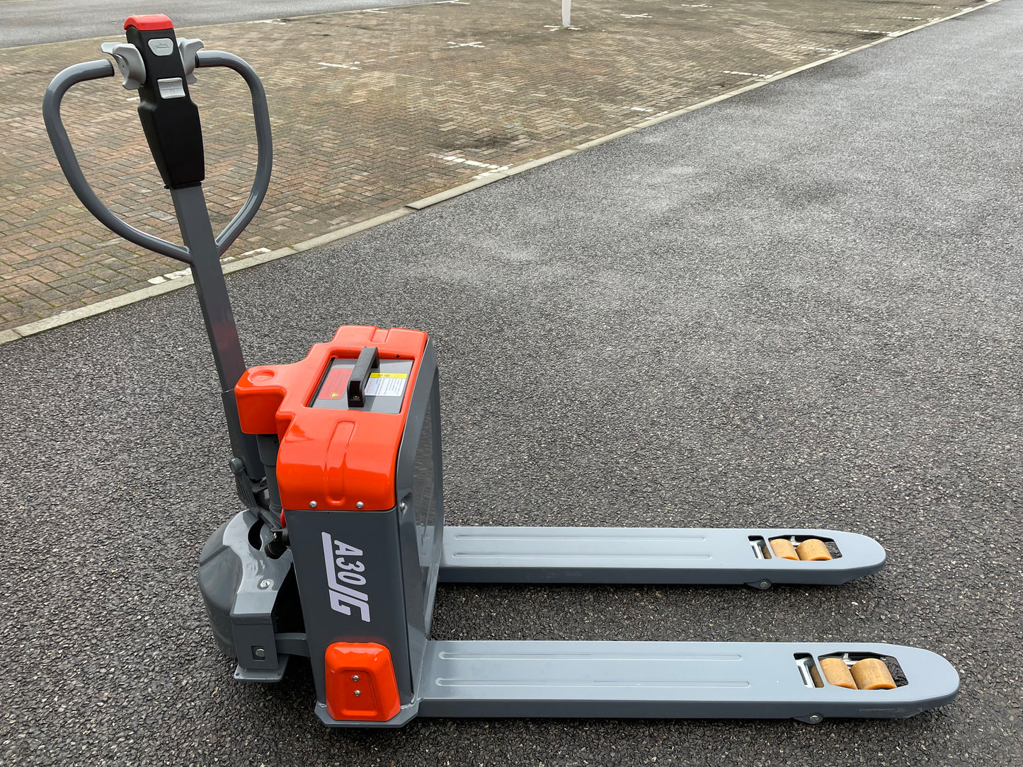 Pallet truck full electric