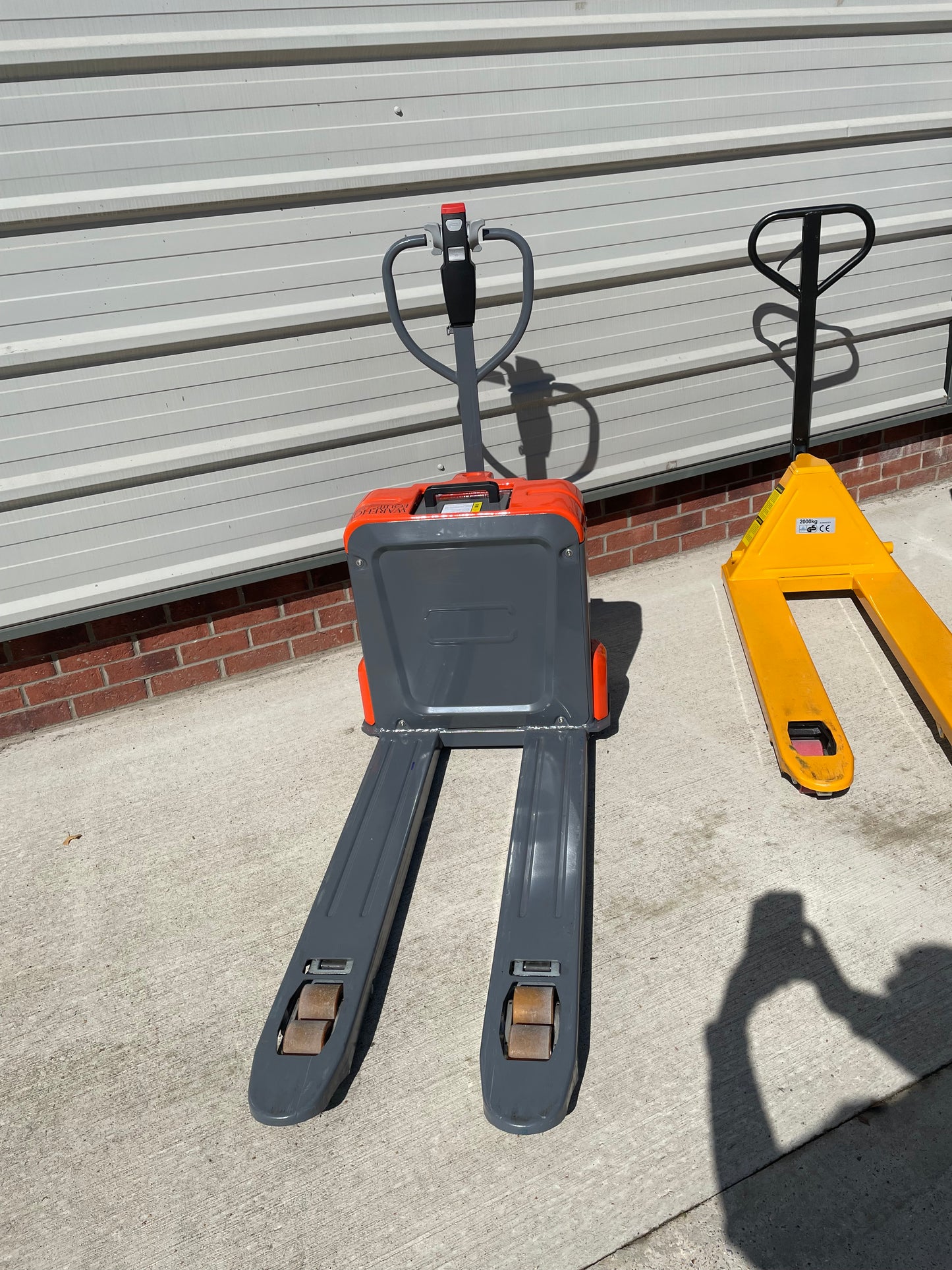 Pallet truck full electric operation 2000kg Capacity
