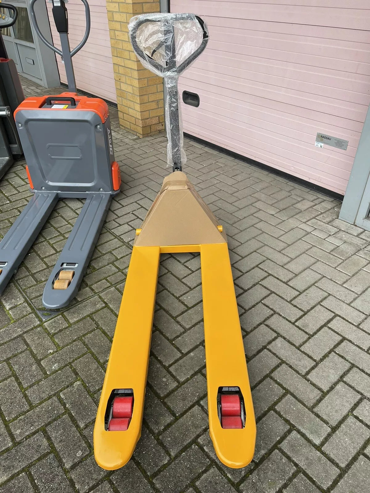 Pallet truck 2000kg Capacity
