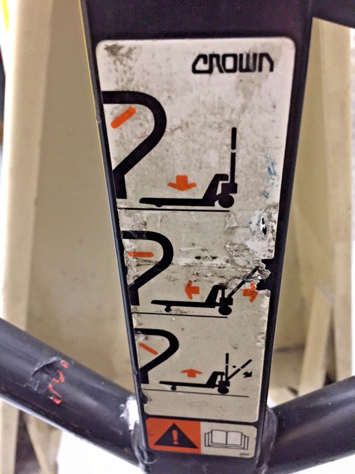 crown pallet truck
