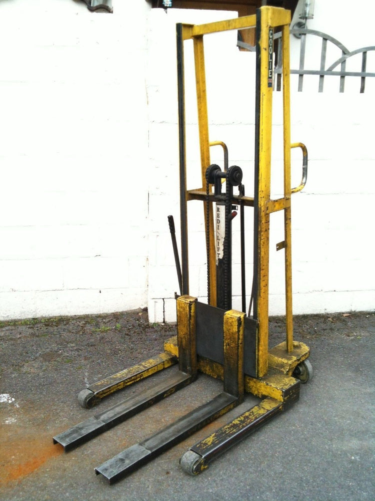 Stacker Fork Lift