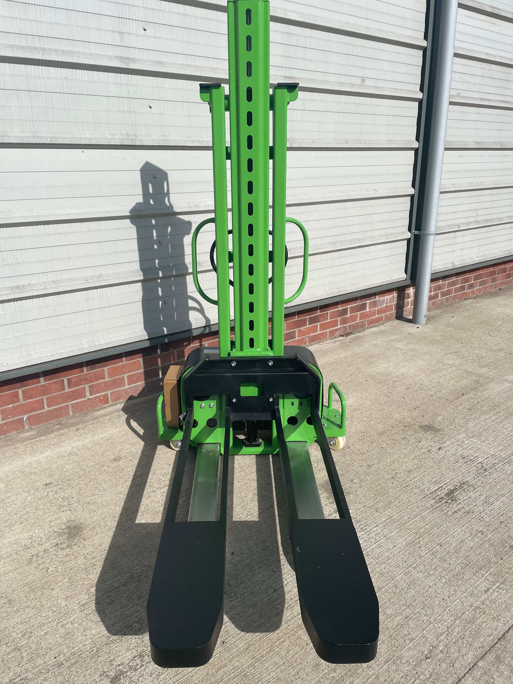 HULK 750 Semi-Electric Self-Loading Stacker - 750kg, 1.5m Lift