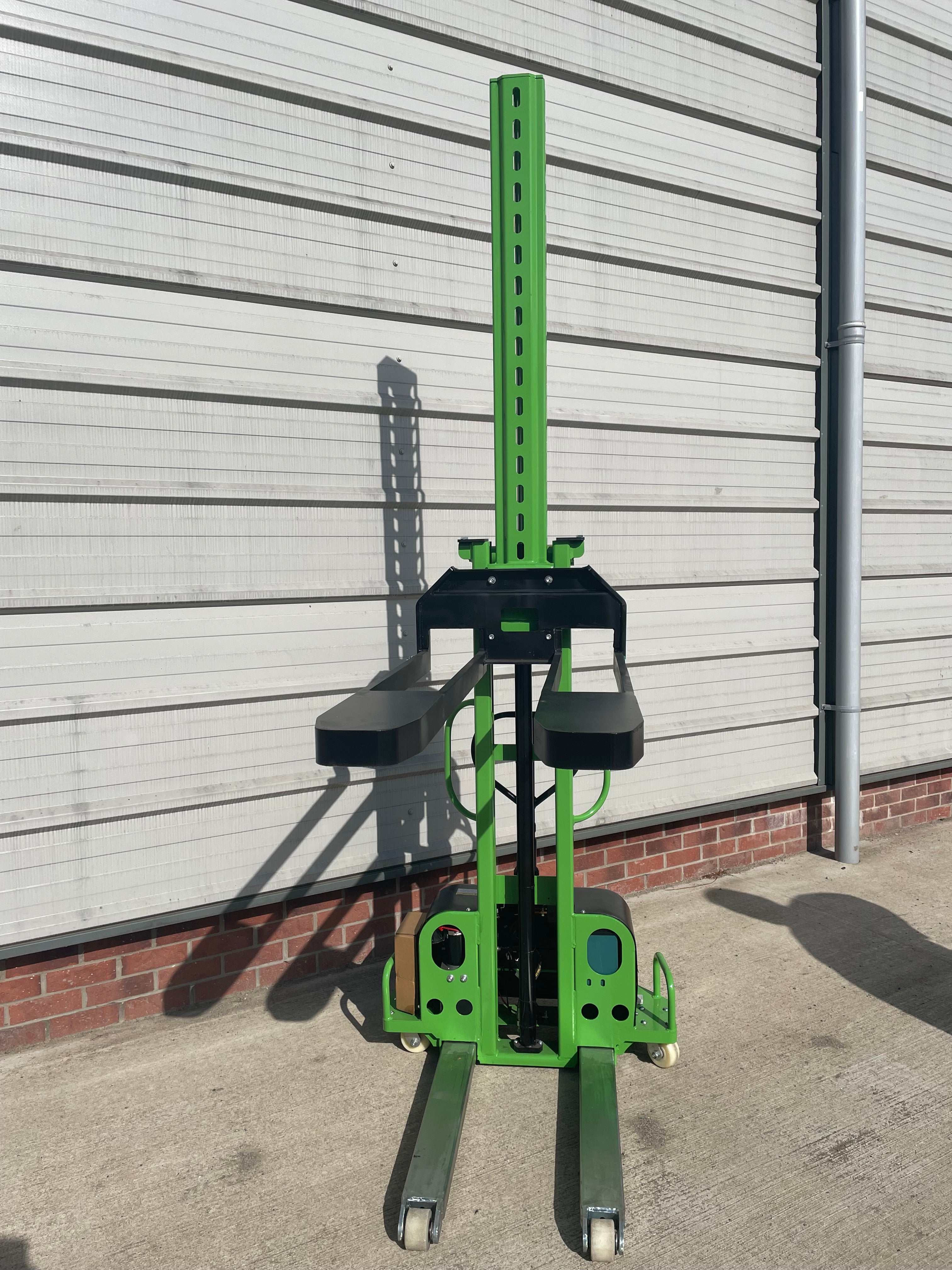 HULK 750 Semi-Electric Self-Loading Stacker - 750kg, 1.5m Lift