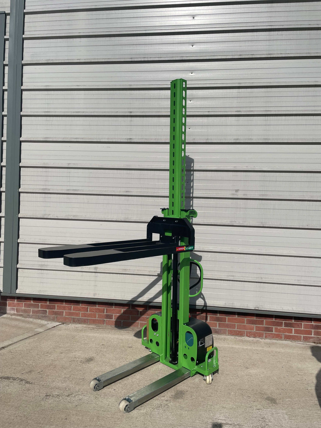 HULK 750 Semi-Electric Self-Loading Stacker - 750kg, 1.5m Lift