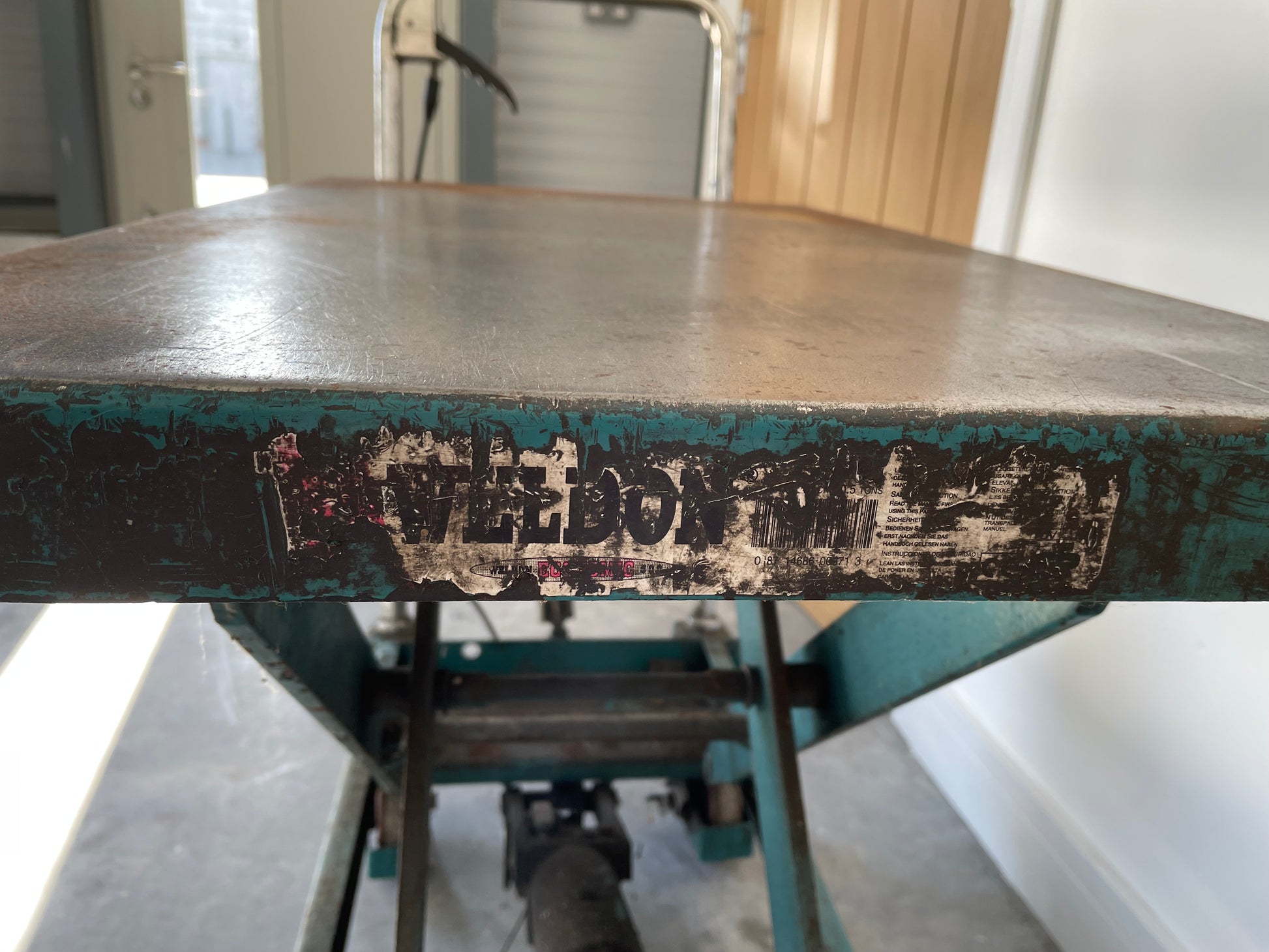 Scissor Table