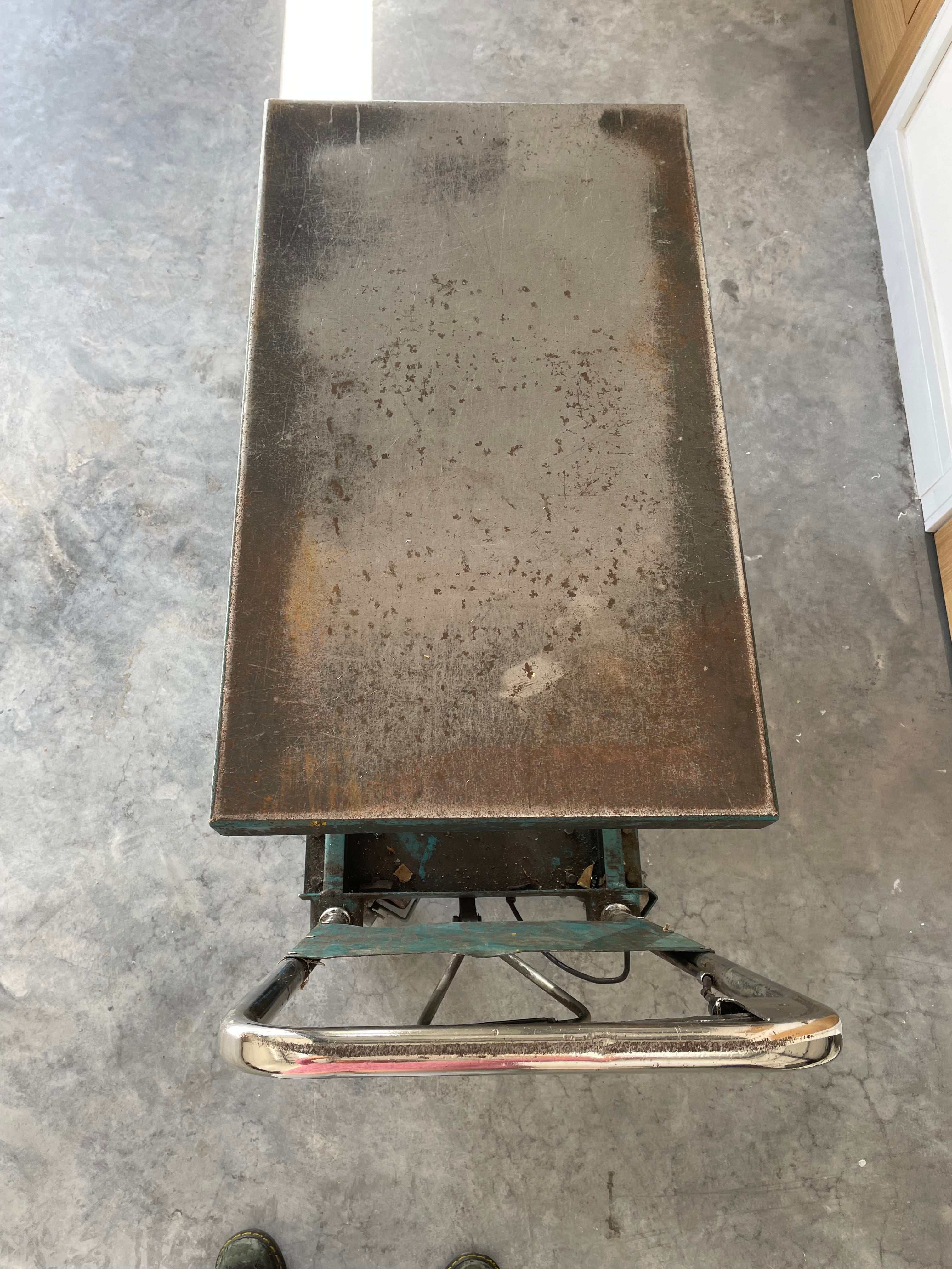Weldon Manual Scissor Lift Table - 200kg Capacity