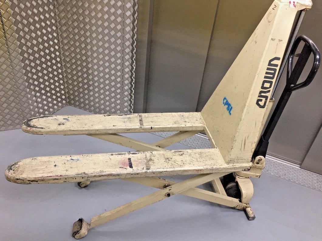 PALLET TRUCK CROWN HIGH LIFT 2300kg EXCELLENT CONDITION TRUCK THE BEST!